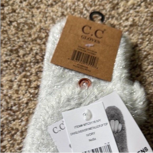 C.C Fuzzy Gray Mittens - Picture 4 of 5